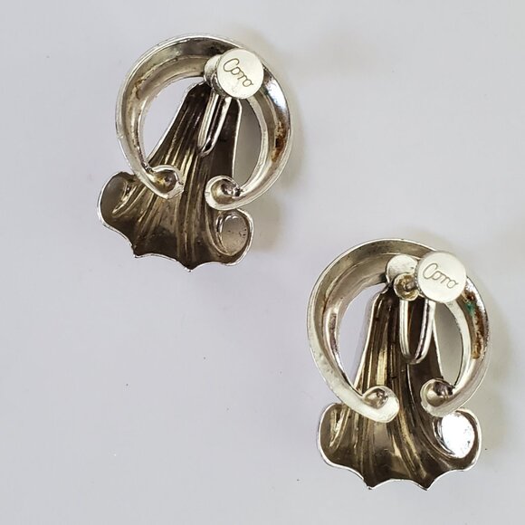 Unique Vintage Coro Silver Tone Door Knocker Screw Back Earrings - Picture 8 of 9